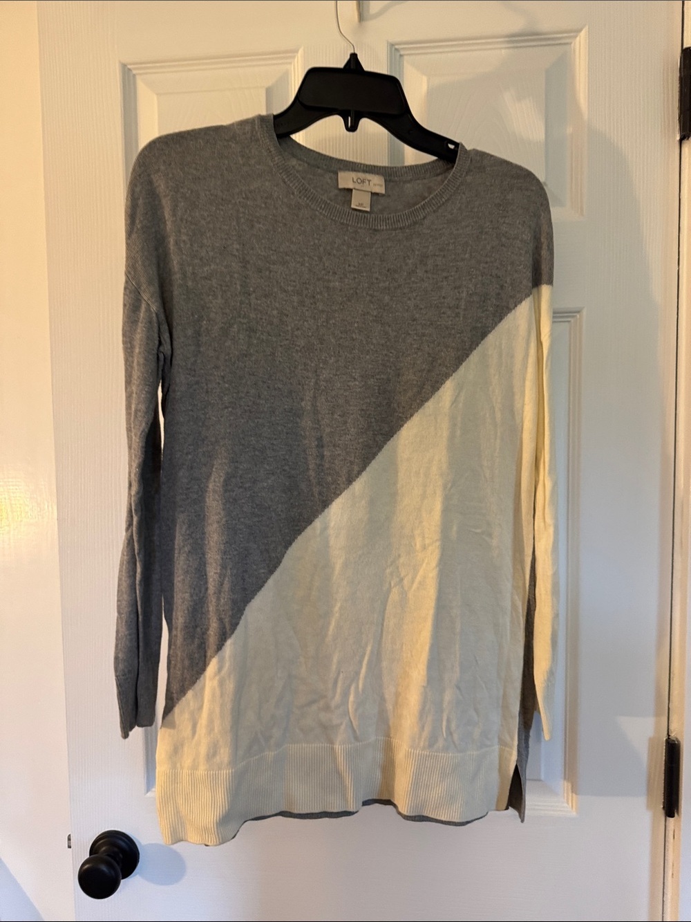 Ann Taylor LOFT Gray & Cream Diagonal Colorblock Crewneck Sweater Petite Medium